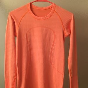 Women’s size 4 run swiftly tech